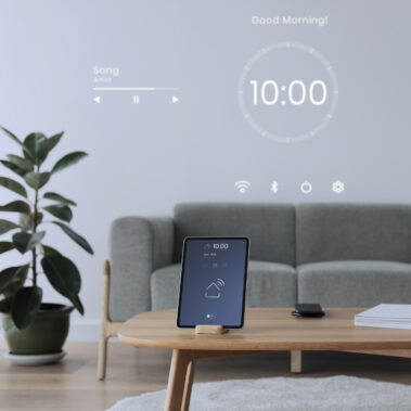 Soggiorno con tablet per controllare gli impianti